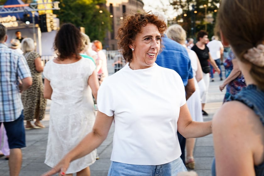 Wrocławska Potańcówka w rytmie disco na placu Wolności we Wrocławiu
