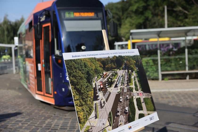 Spotkanie na pętli Sępolno w sprawie budowy TAT na Swojczyce, 30 sierpnia 2024