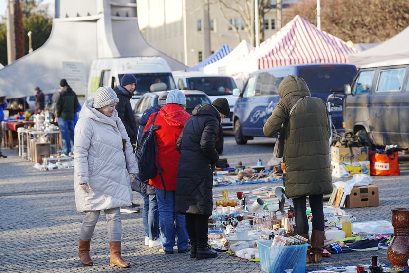 Giełda staroci przy Hali Stulecia - 23-24 listopada