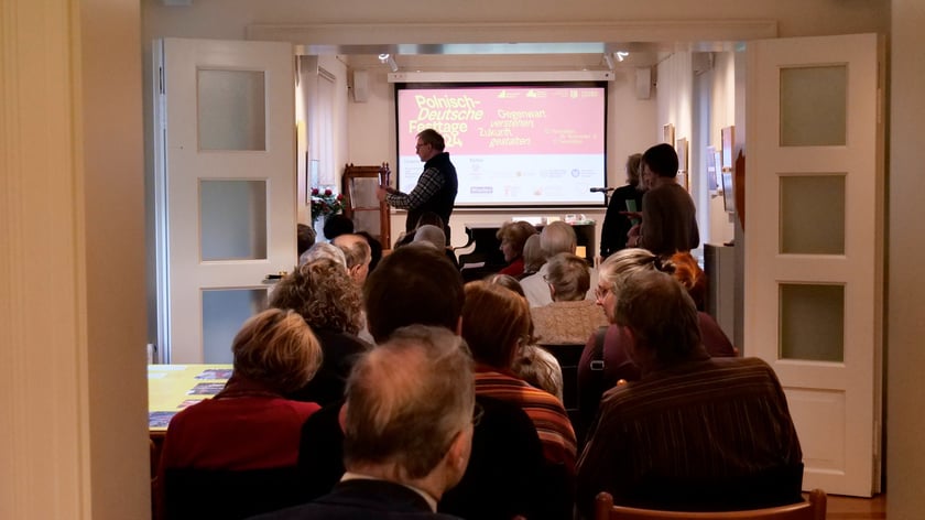 W Dreźnie uruchomiono czasową wystawę na 65-lecie partnerstwa z Wrocławiem. Miastu został także podarowany krasnal Literat.