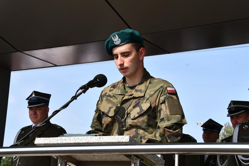 W sobotę 9 sierpnia żołnierze odbywający przeszkolenie w ramach programu Wakacje z Wojskiem złożyli uroczystą przysięgę wojskową na sztandar 10 Wrocławskiej Brygady Łączności
