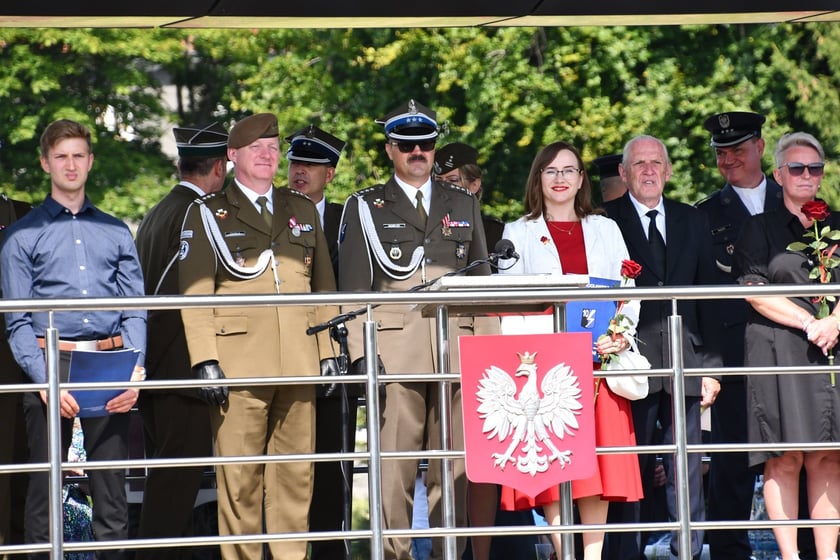 W sobotę 9 sierpnia żołnierze odbywający przeszkolenie w ramach programu Wakacje z Wojskiem złożyli uroczystą przysięgę wojskową na sztandar 10 Wrocławskiej Brygady Łączności