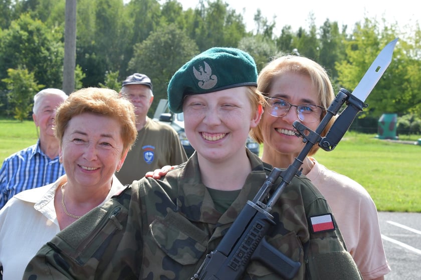 W sobotę 9 sierpnia żołnierze odbywający przeszkolenie w ramach programu Wakacje z Wojskiem złożyli uroczystą przysięgę wojskową na sztandar 10 Wrocławskiej Brygady Łączności