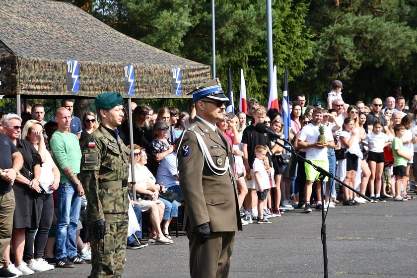 W sobotę 9 sierpnia żołnierze odbywający przeszkolenie w ramach programu Wakacje z Wojskiem złożyli uroczystą przysięgę wojskową na sztandar 10 Wrocławskiej Brygady Łączności