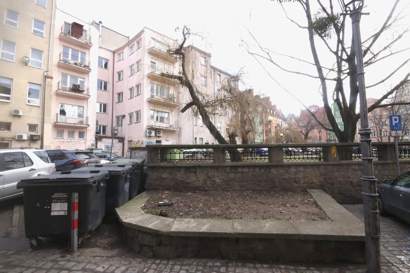 Podw&oacute;rko z centrum przy Psich Budach