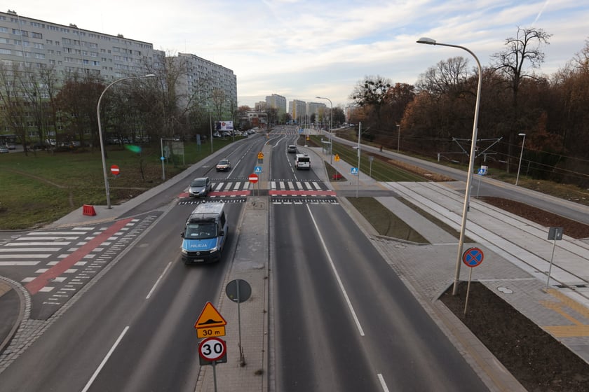 Ulica Powowicka pierwszego dnia po remoncie