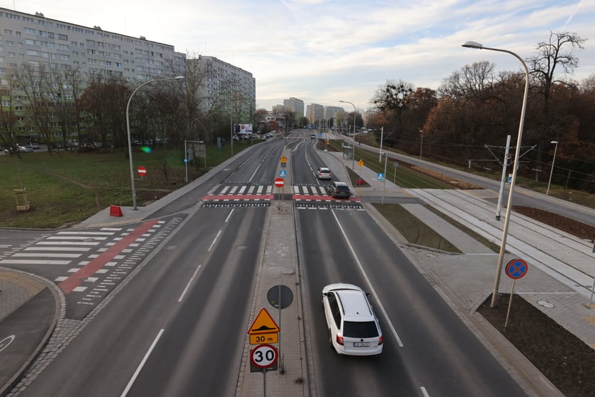 Ulica Powowicka pierwszego dnia po remoncie