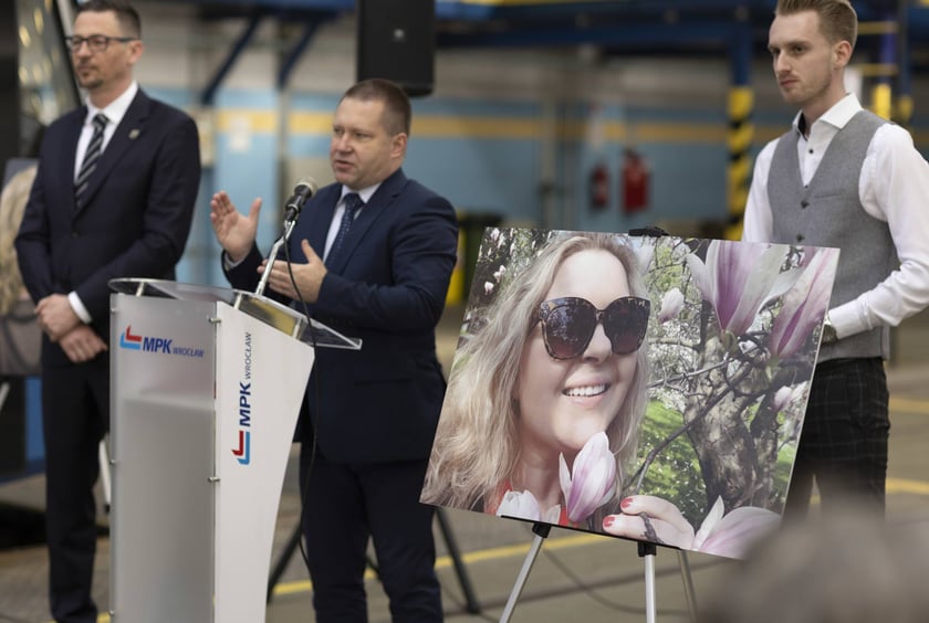 Uroczystość nadania imienia Moniki Jaworskiej tramwajowi wrocławskiego MPK