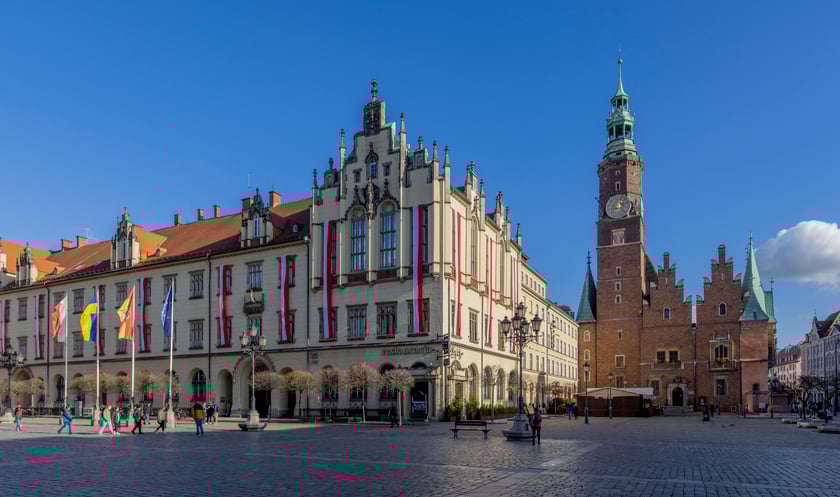 Członkowie Stowarzyszenia Polak&oacute;w Poszkodowanych przez III Rzeszę, Ludzie ze znakiem "P", członkowie Dawnej Polonii Wrocławskiej oraz Pionierzy Wrocławia.
Osoby represjonowane z powod&oacute;w politycznych oraz działacze opozycji antykomunistycznej.
Osoby, kt&oacute;re świadczyły pracę po 1956 r. na rzecz organizacji politycznych i związk&oacute;w zawodowych, nielegalnych w rozumieniu przepis&oacute;w obowiązujących do kwietnia 1989 r. - na podstawie decyzji Szefa Urzędu do Spraw Kombatant&oacute;w i Os&oacute;b Represjonowanych.
Osoby, kt&oacute;re nie wykonywały pracy w okresie przed dniem 4 czerwca 1989 r. na skutek represji politycznych &ndash; na podstawie decyzji Szefa Urzędu do Spraw Kombatant&oacute;w i Os&oacute;b Represjonowanych
&nbsp;