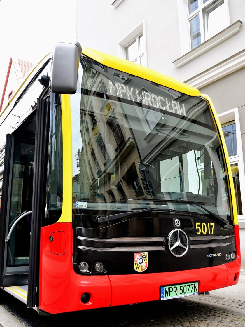 W czerwcu 2022 r. elektrycznego Mercedesa testowało wrocławskie MPK.