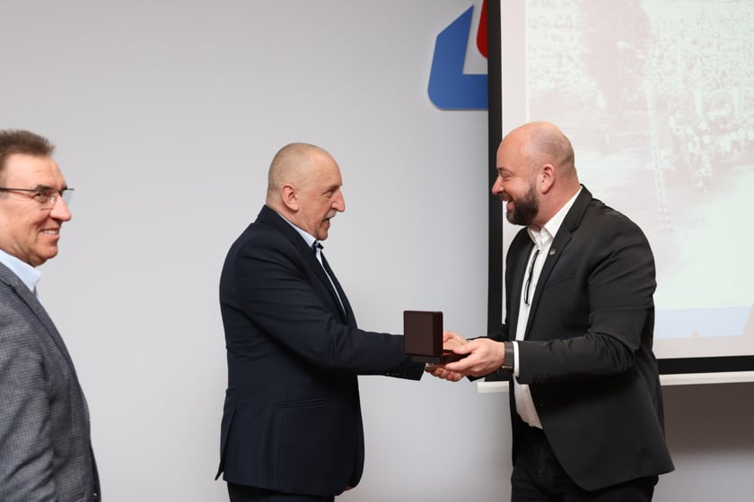 Walny zjazd delegatów NZSS Solidarność MPK Wrocław w zajezdni przy ul. Obornickiej