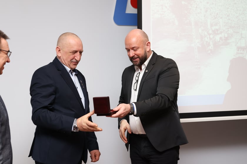 Walny zjazd delegatów NZSS Solidarność MPK Wrocław w zajezdni przy ul. Obornickiej