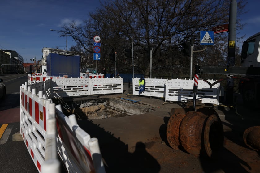 Prace na sieci wodociągowej pod ul. Piotra Skargi