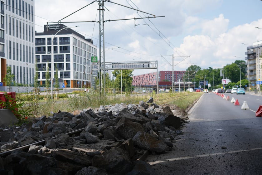 Remont torowiska na ul. Legnickiej. Prace ruszyły 18 czerwca