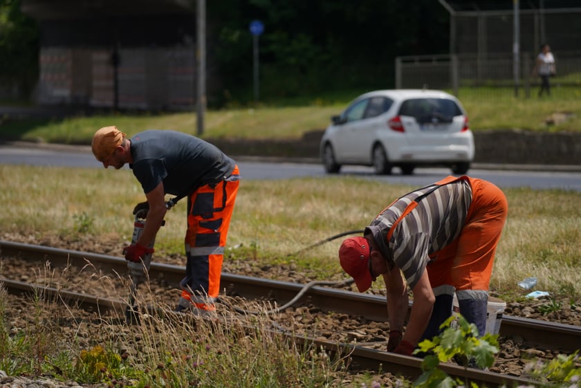 Remont torowiska na ul. Legnickiej. Prace ruszyły 18 czerwca