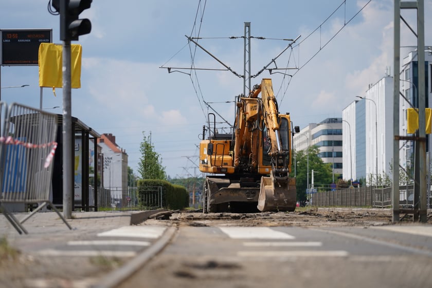 Remont torowiska na ul. Legnickiej. Prace ruszyły 18 czerwca