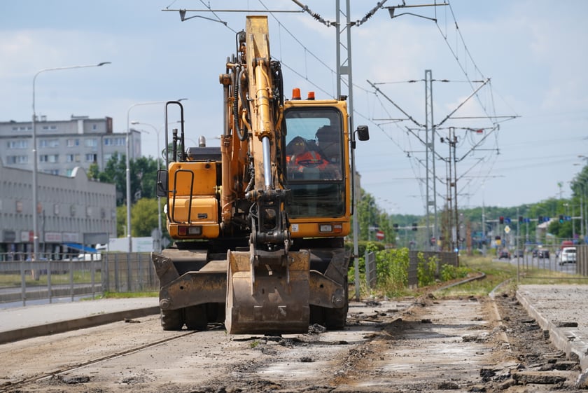 Remont torowiska na ul. Legnickiej. Prace ruszyły 18 czerwca