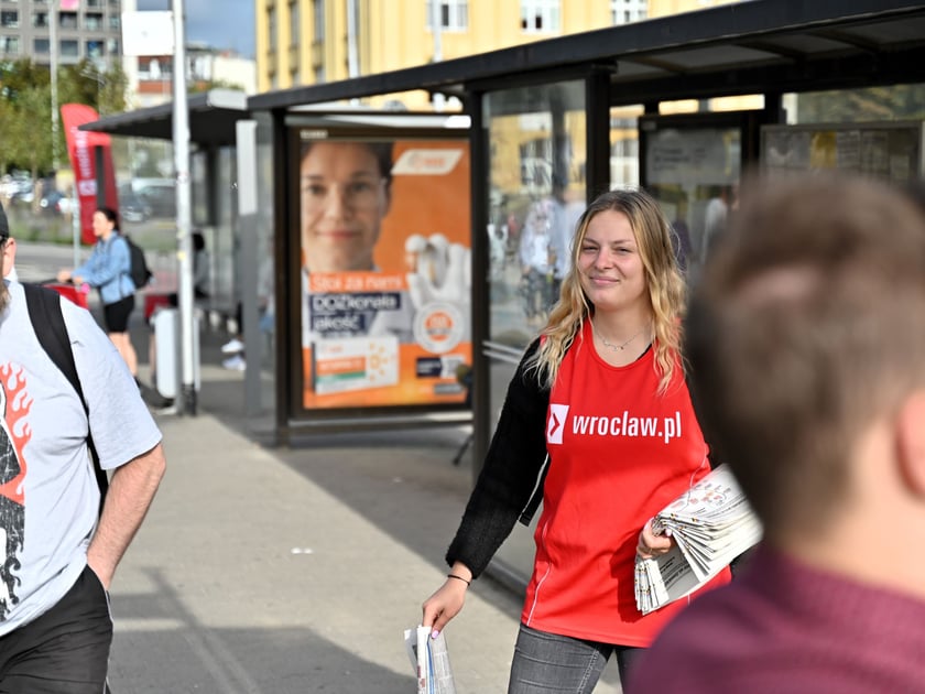 Pierwszy dzień roboczy z tramwajami na Nowy Dwór i dużymi zmianami w trasach autobusów i tramwajów.