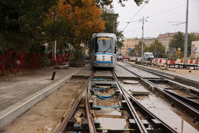 Próbne przejazdy tramwajów przez plac Staszica.