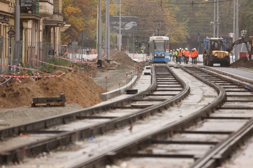 Próbne przejazdy tramwajów przez plac Staszica.