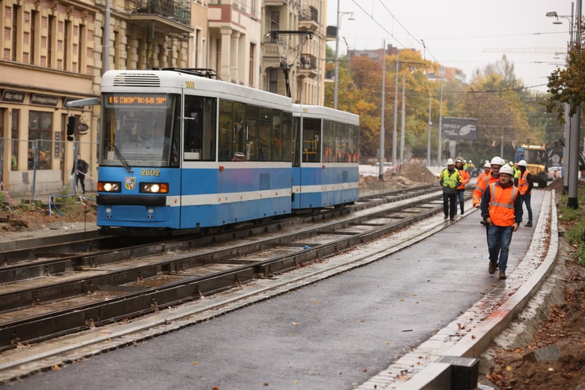 Próbne przejazdy tramwajów przez plac Staszica.