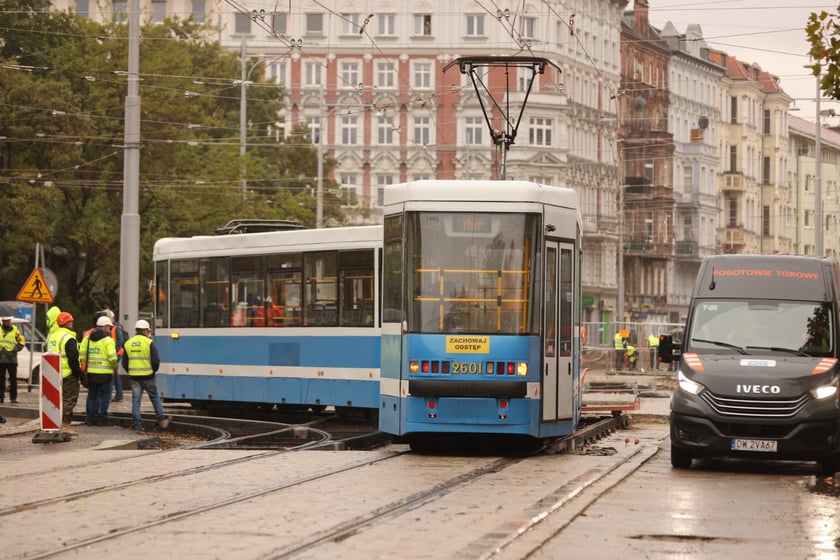 Próbne przejazdy tramwajów przez plac Staszica.