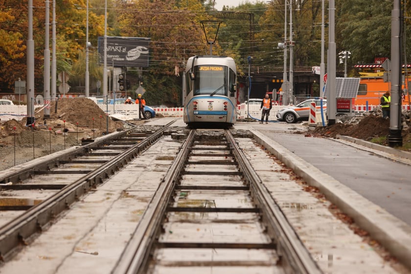 Próbne przejazdy tramwajów przez plac Staszica.