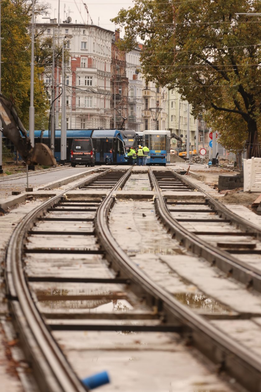Próbne przejazdy tramwajów przez plac Staszica.