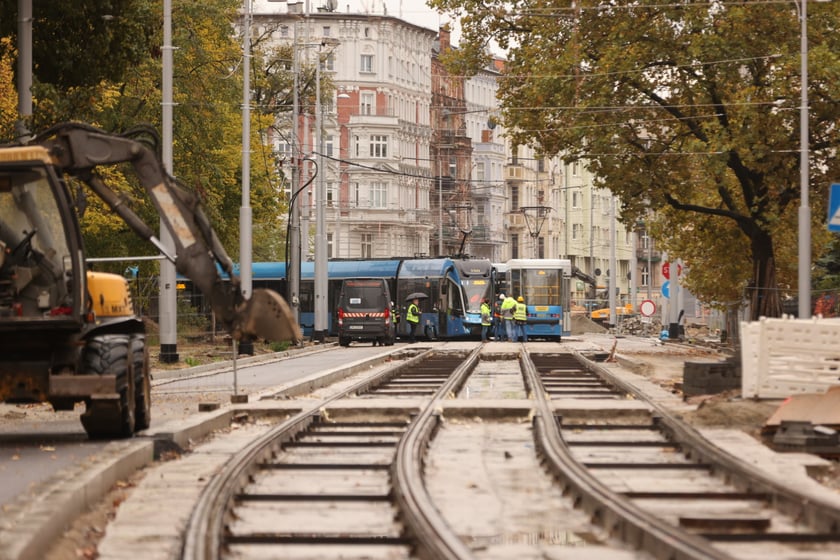 Próbne przejazdy tramwajów przez plac Staszica.