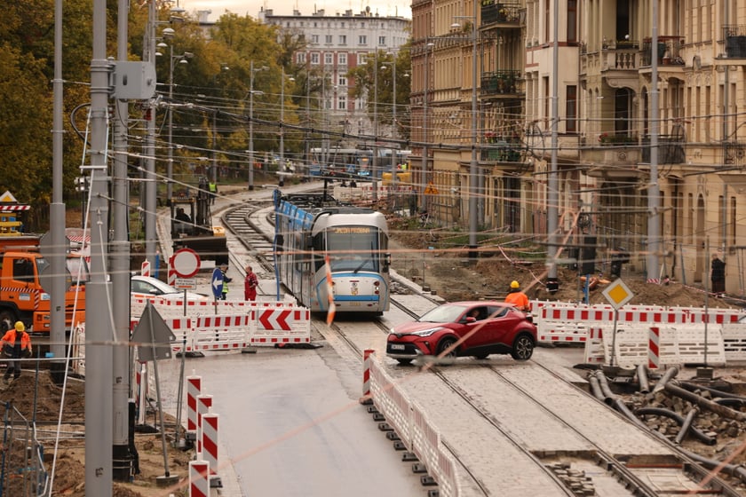 Próbne przejazdy tramwajów przez plac Staszica.