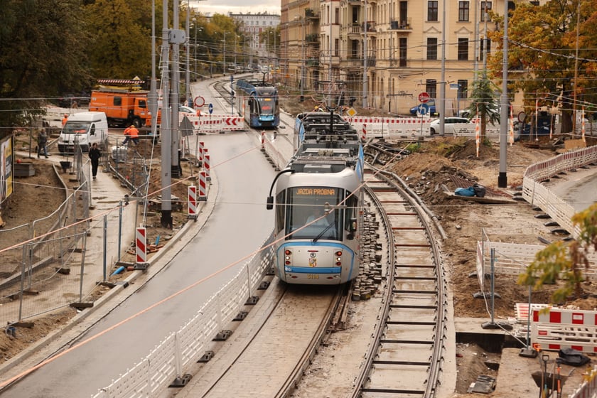Próbne przejazdy tramwajów przez plac Staszica.