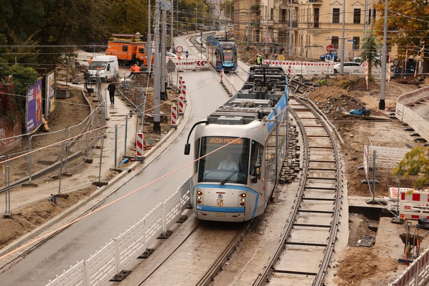 Próbne przejazdy tramwajów przez plac Staszica.