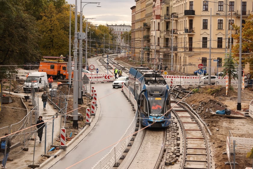 Próbne przejazdy tramwajów przez plac Staszica.
