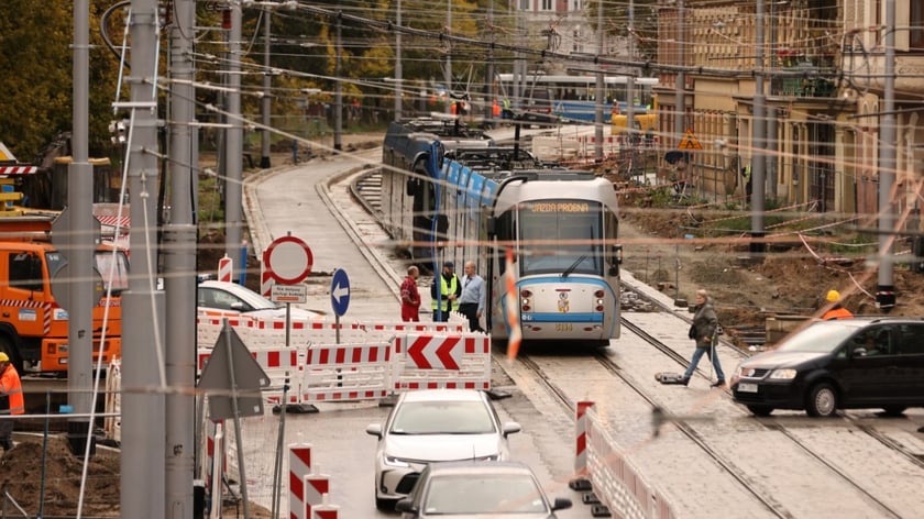 Próbne przejazdy tramwajów przez plac Staszica.