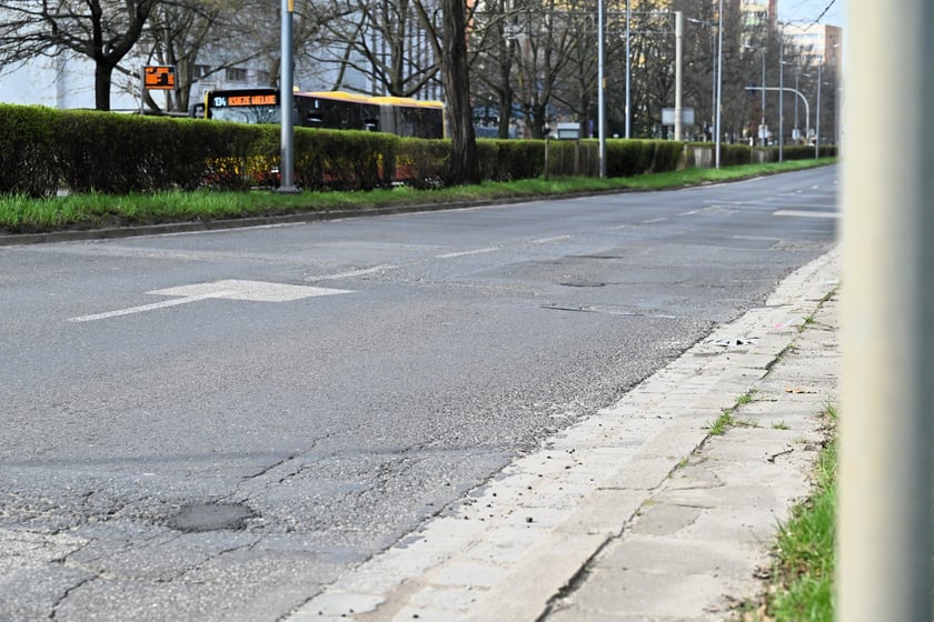 Tegoroczny program szybkiej wymiany nawierzchni rozpocznie się od ulicy Ślężnej i Kamiennej.