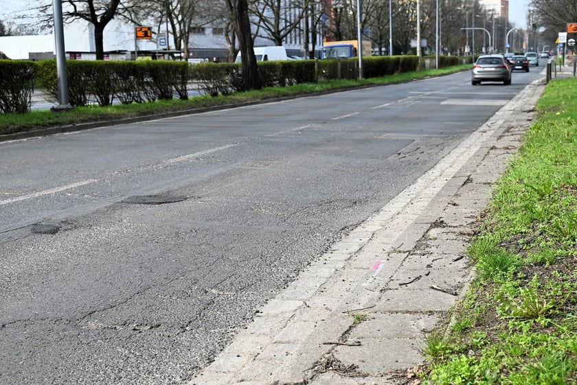 Tegoroczny program szybkiej wymiany nawierzchni rozpocznie się od ulicy Ślężnej i Kamiennej.