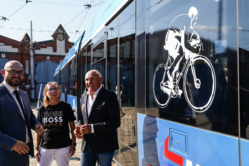 Uroczystość nadania tramwajowi imienia Ryszarda Szurkowskiego, 7 sierpnia 2024, zajezdnia Borek