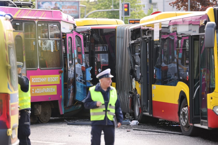 Wypadek na Kochanowskiego z udziałem autobusu i tramwaju