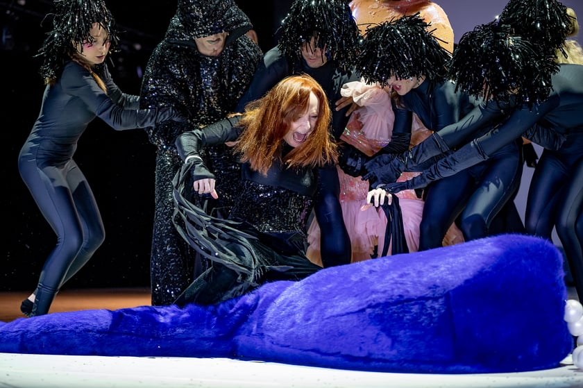 Scena z najnowszej premiery we wrocławskim Capitolu: ?Priscilla, Królowa Pustyni. Musical?. Data premiery: 7 października 2022 roku