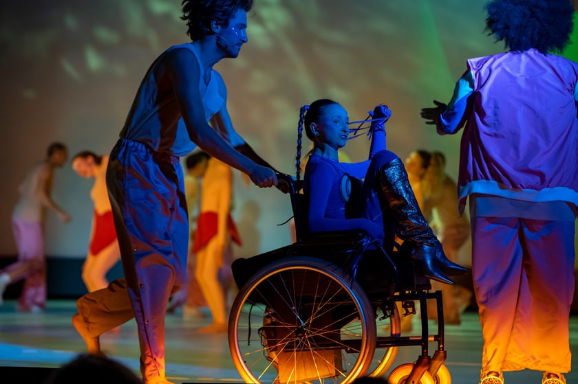Scena z najnowszej premiery we wrocławskim Capitolu: ?Priscilla, Królowa Pustyni. Musical?. Data premiery: 7 października 2022 roku