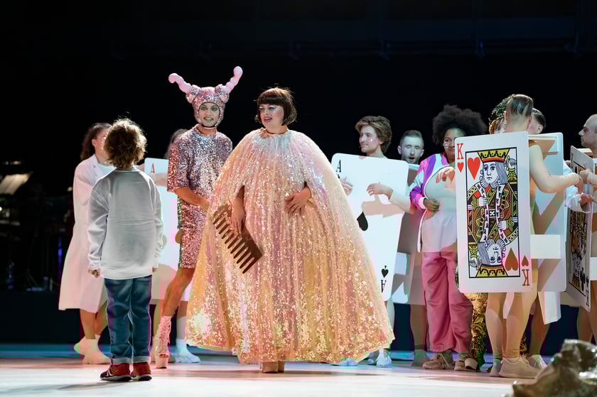 Scena z najnowszej premiery we wrocławskim Capitolu: ?Priscilla, Królowa Pustyni. Musical?. Data premiery: 7 października 2022 roku