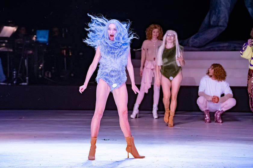 Scena z najnowszej premiery we wrocławskim Capitolu: ?Priscilla, Królowa Pustyni. Musical?. Data premiery: 7 października 2022 roku