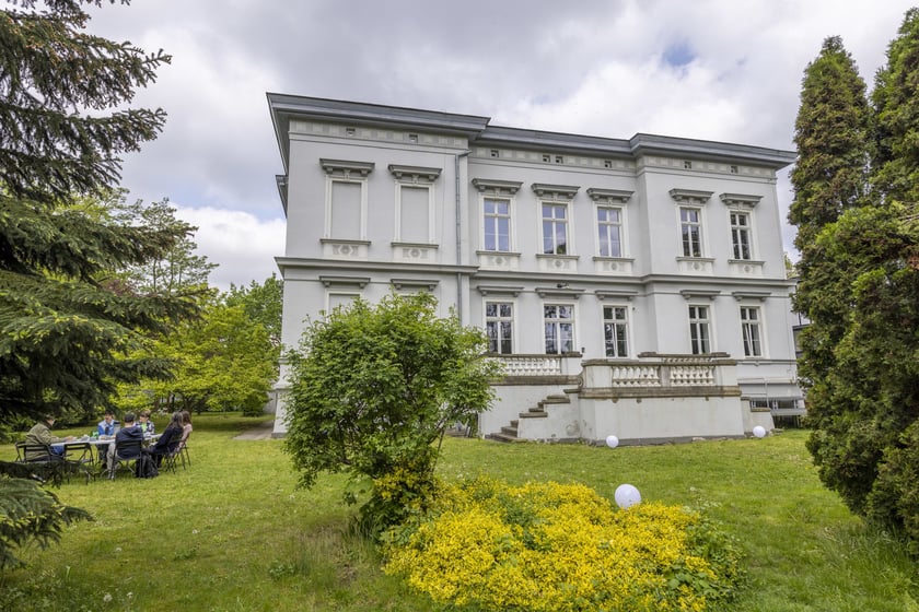 Willa z ogrodem przy al. Dębowej - siedziba Wrocławskiego Teatru Pantomimy