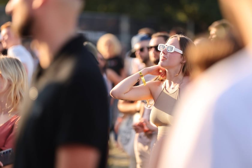 Gorąca zabawa na Santander Letnie Brzmienia 2023. Tłumy na Partynicach.