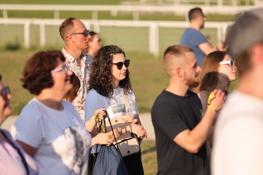 Gorąca zabawa na Santander Letnie Brzmienia 2023. Tłumy na Partynicach.