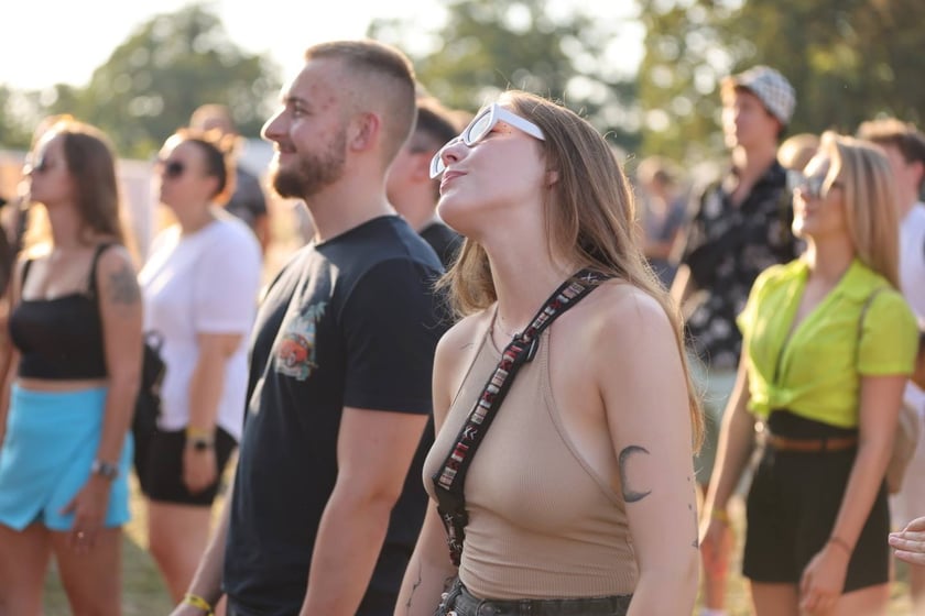 Gorąca zabawa na Santander Letnie Brzmienia 2023. Tłumy na Partynicach.