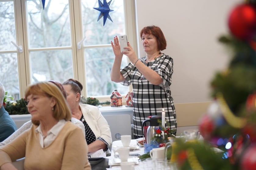 Anna Wyszkoni spotkała się z seniorami w Dziennym Domu Pomocy przy Skoczylasa 8 w Leśnicy