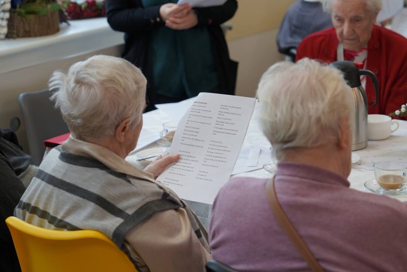 Anna Wyszkoni spotkała się z seniorami w Dziennym Domu Pomocy przy Skoczylasa 8 w Leśnicy