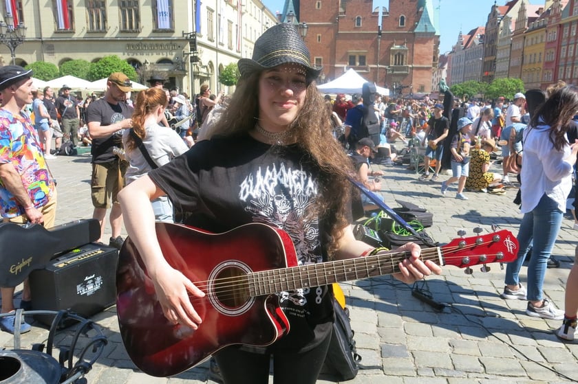 Gitarzyści na wrocławskim rynku. Gitarowy Rekord Świata 2024