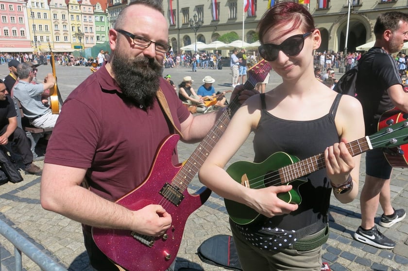 Gitarzyści na wrocławskim rynku. Gitarowy Rekord Świata 2024